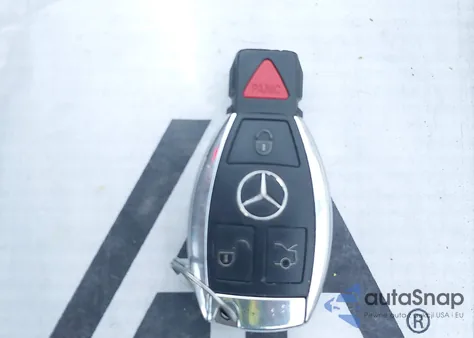 2015 Mercedes-Benz Glk 350 4Matic z USA, uszkodzony, nr VIN WDCGG8JB9FG435201